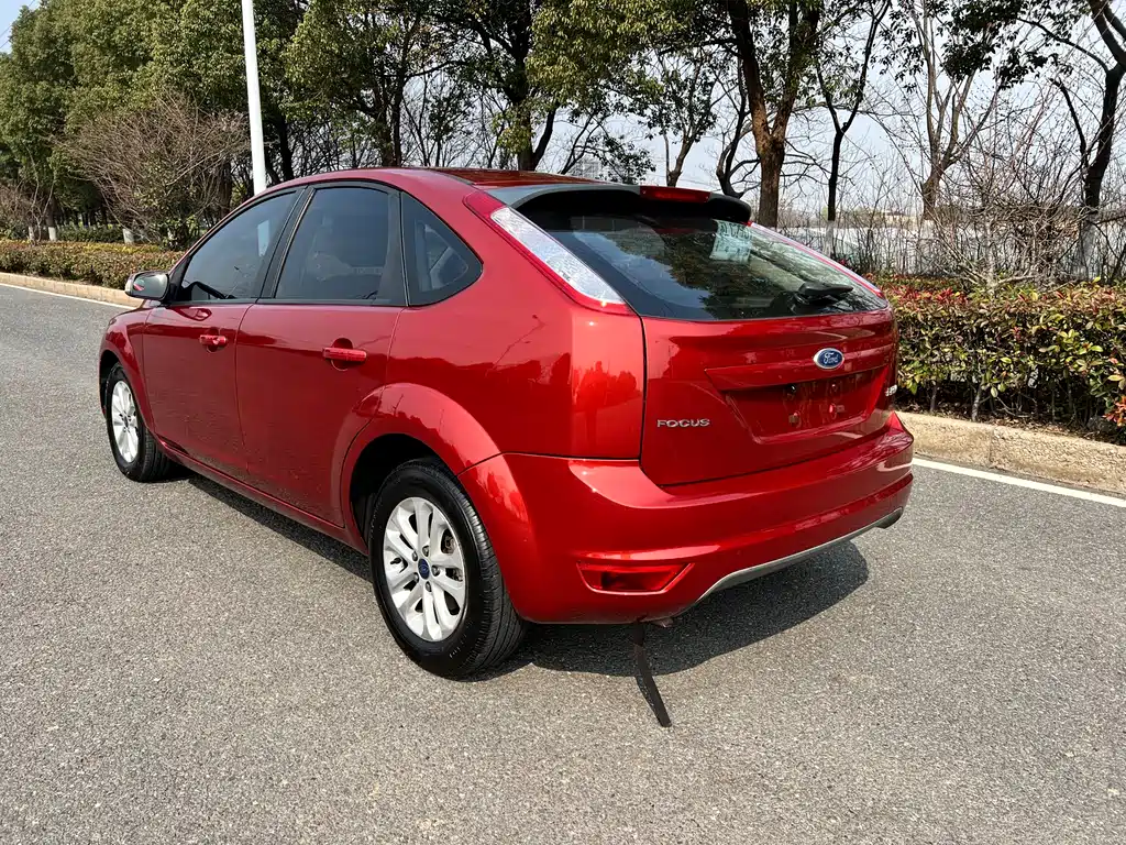 Ford Focus 2015 — фото 4
