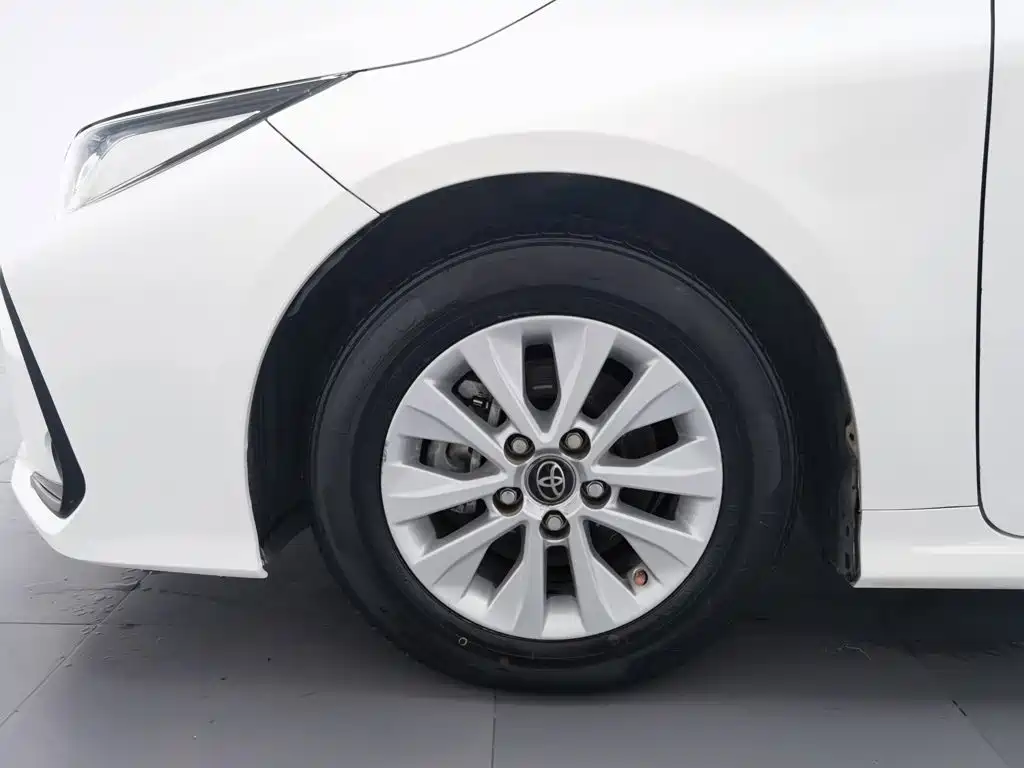 Toyota Corolla 2023 — фото 17
