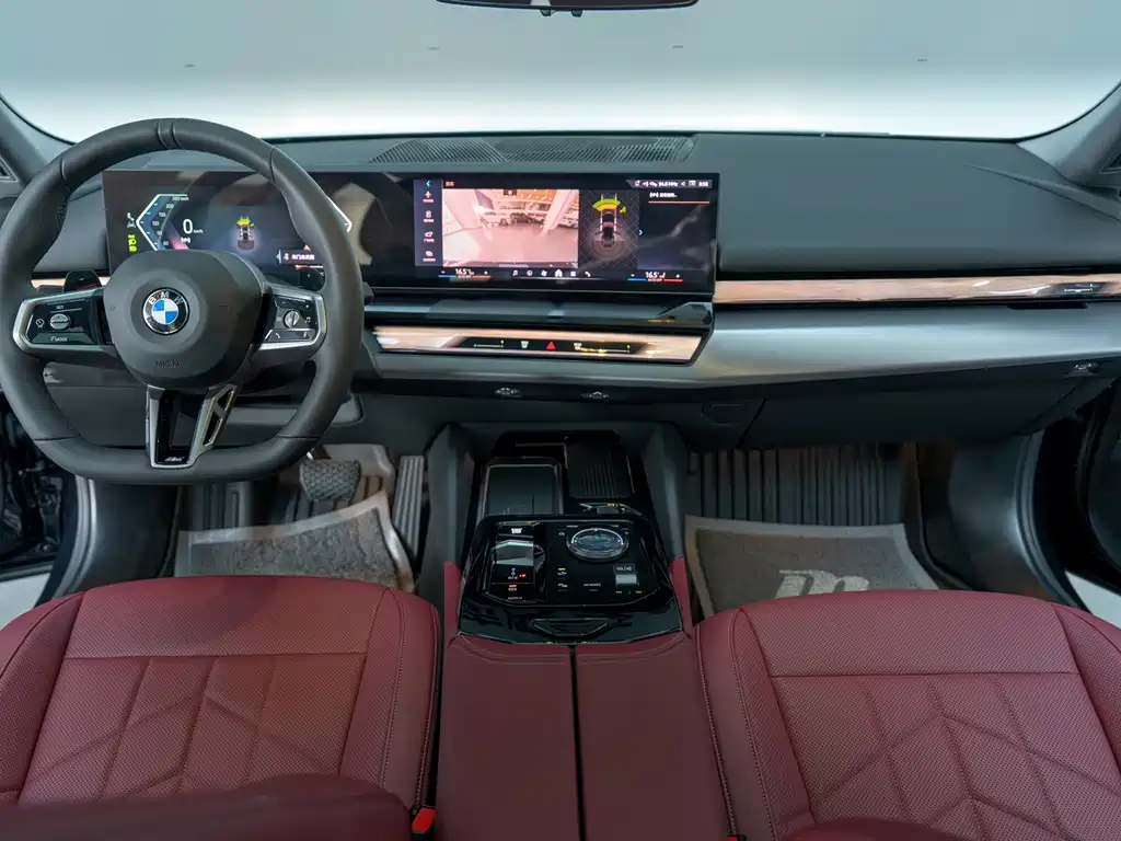 BMW 5 Series 2025 — фото 10