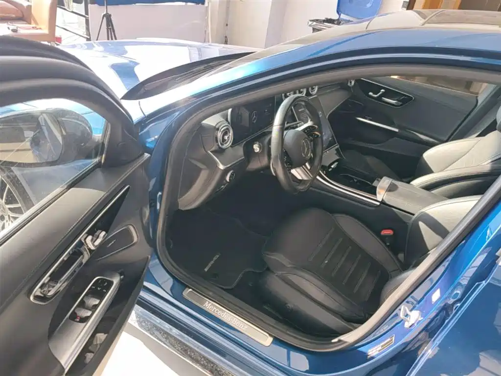 Mercedes-Benz C-Class 2023 — фото 16