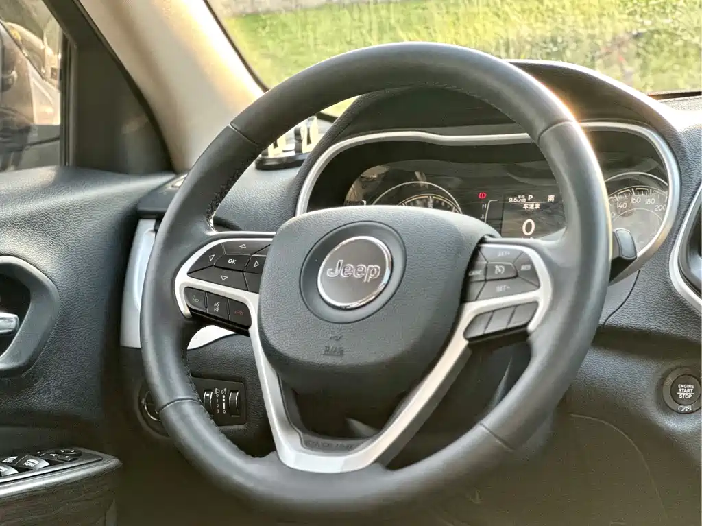 Jeep Cherokee 2018 — фото 37