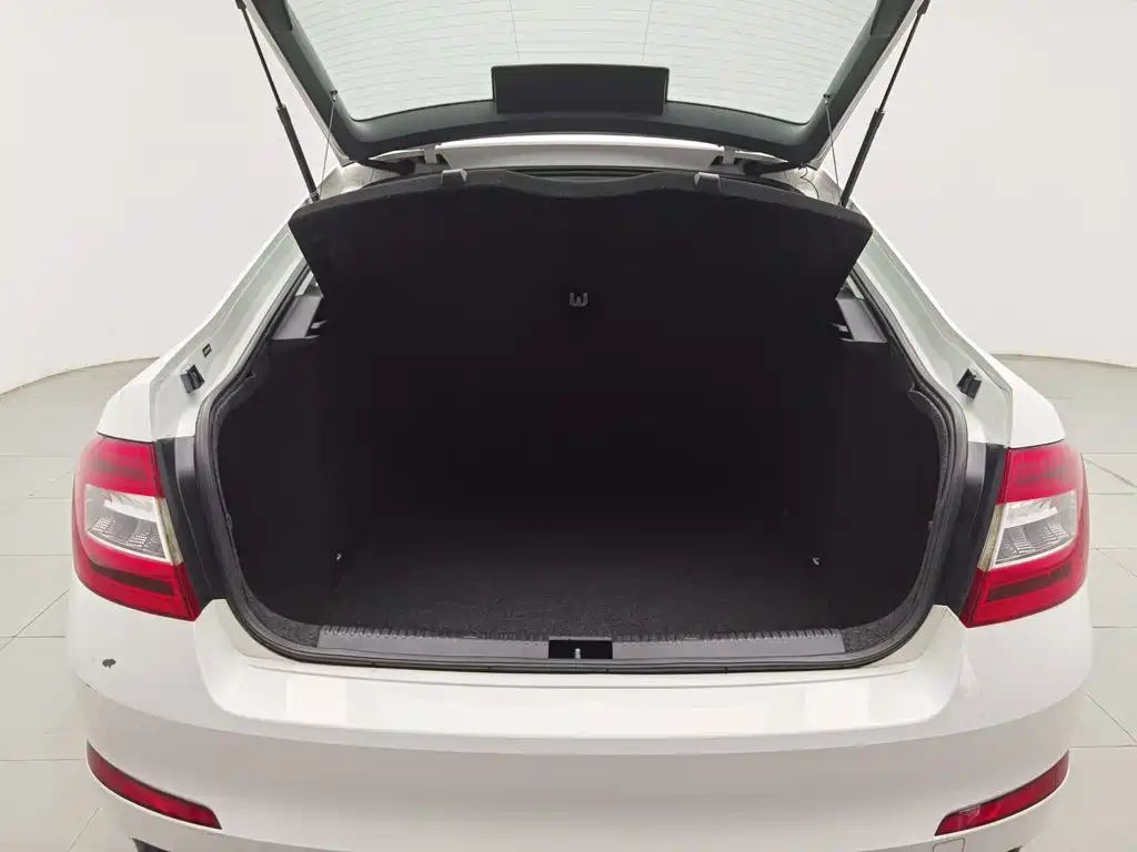 Skoda Octavia 2015 — фото 16