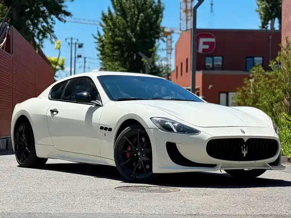 Maserati Granturismo 2013