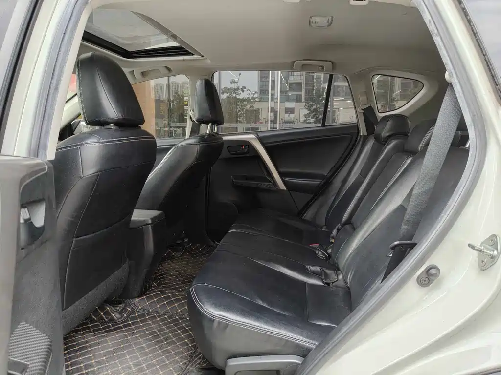 Toyota RAV4 2016 — фото 11