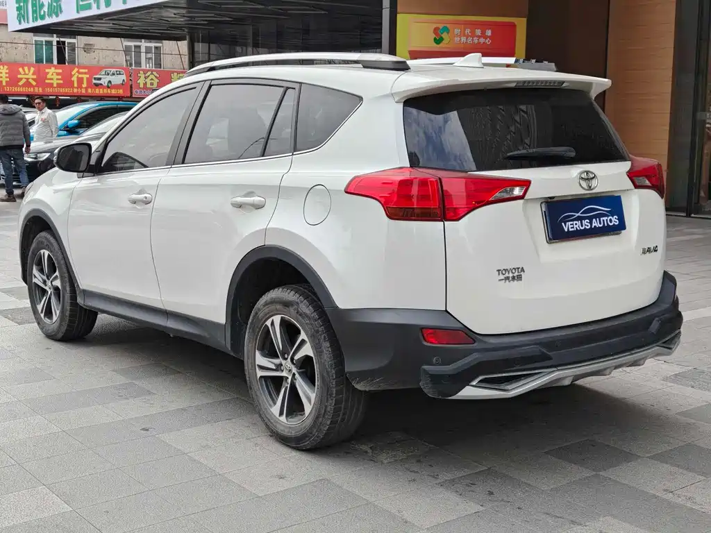 Toyota RAV4 2016 — фото 7