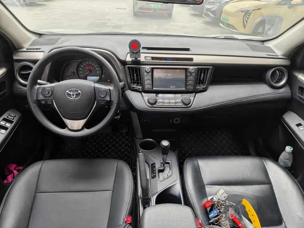 Toyota RAV4 2016 — фото 9