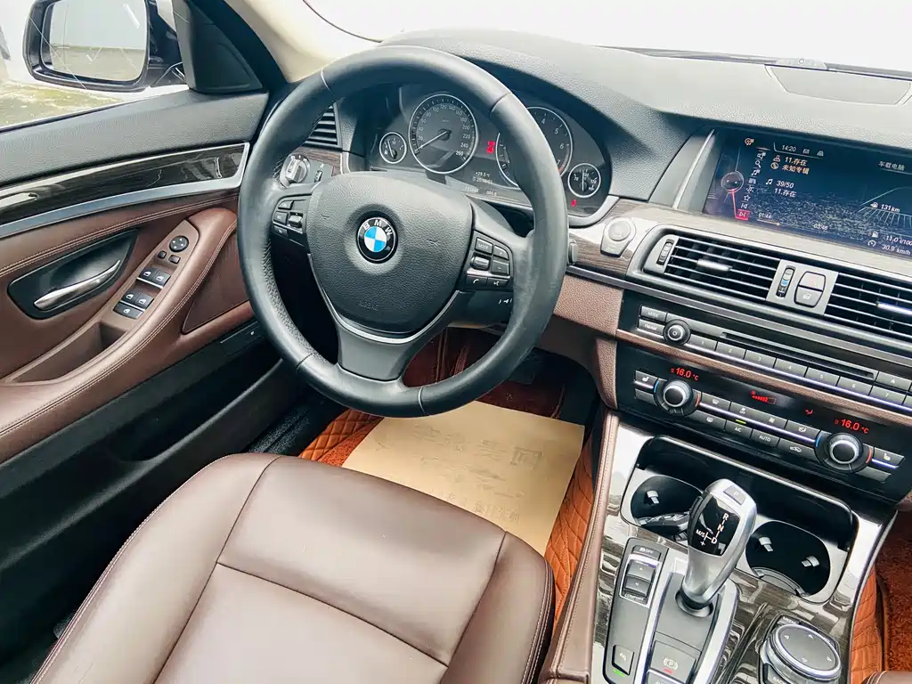 BMW 5 Series 2015 — фото 21