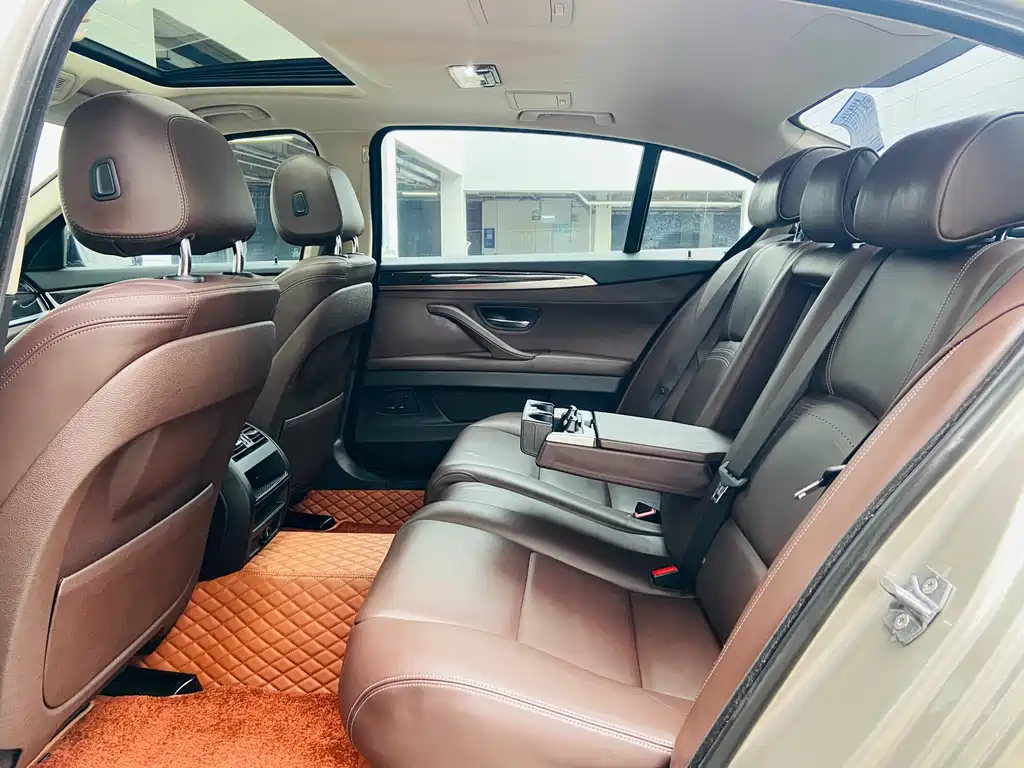 BMW 5 Series 2015 — фото 11