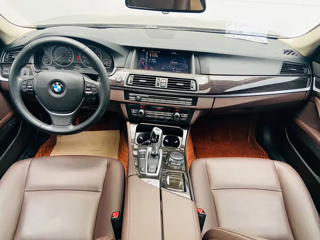 BMW 5 Series 2015 — фото 18