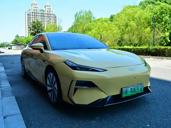 Geely Galaxy E8 2024