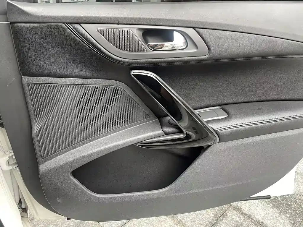 Peugeot 508 2011 — фото 15