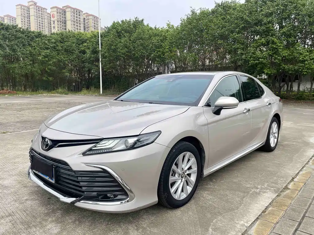 Toyota Camry 2023 — фото 1