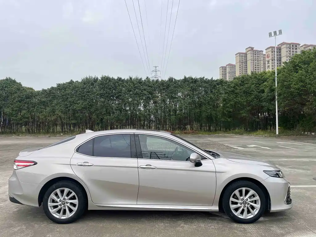 Toyota Camry 2023 — фото 15
