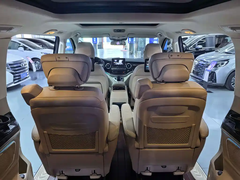 Mercedes-Benz V-Class 2018 — фото 14