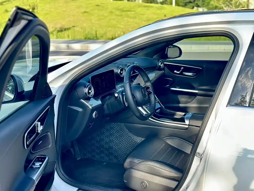 Mercedes-Benz C-Class 2023 — фото 12