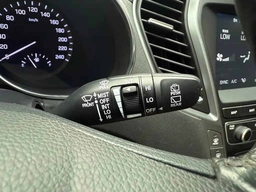 Hyundai Santa Fe 2018 — фото 11