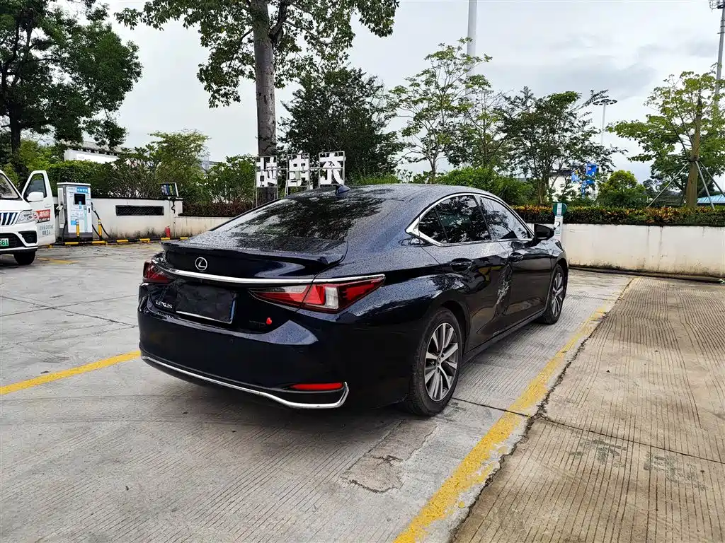 Lexus ES 2021 — фото 9
