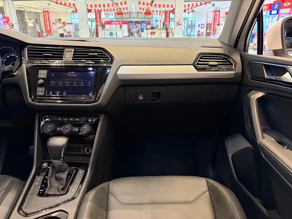 Volkswagen Tiguan L 2018 — фото 13