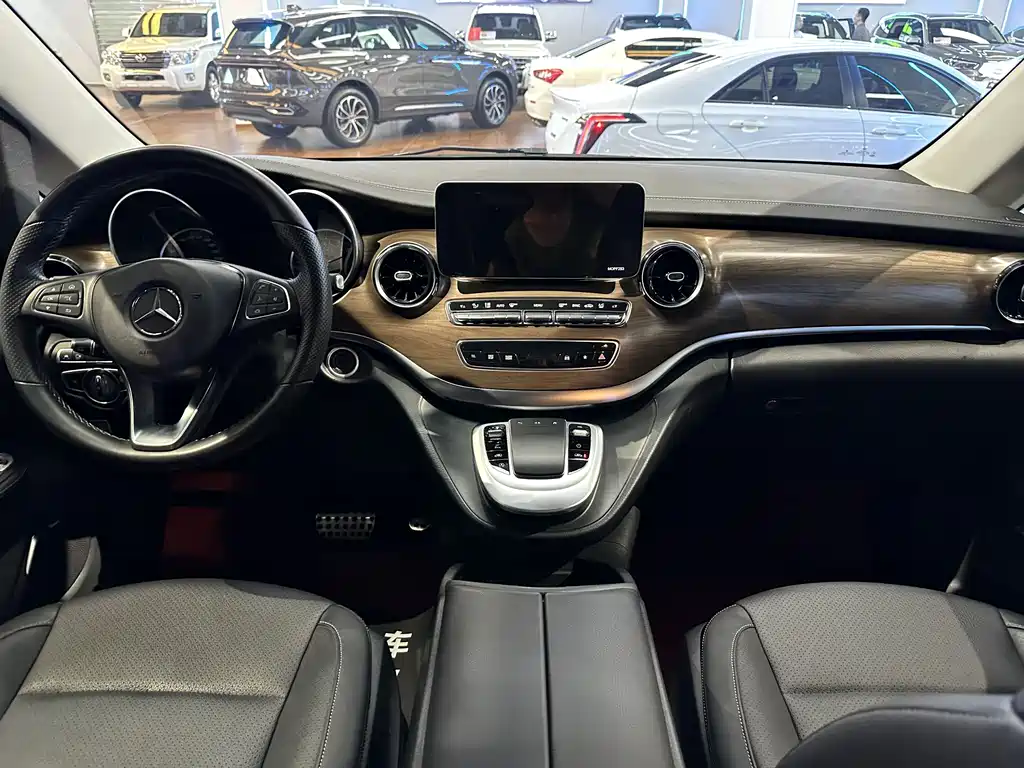 Mercedes-Benz V-Class 2020 — фото 20