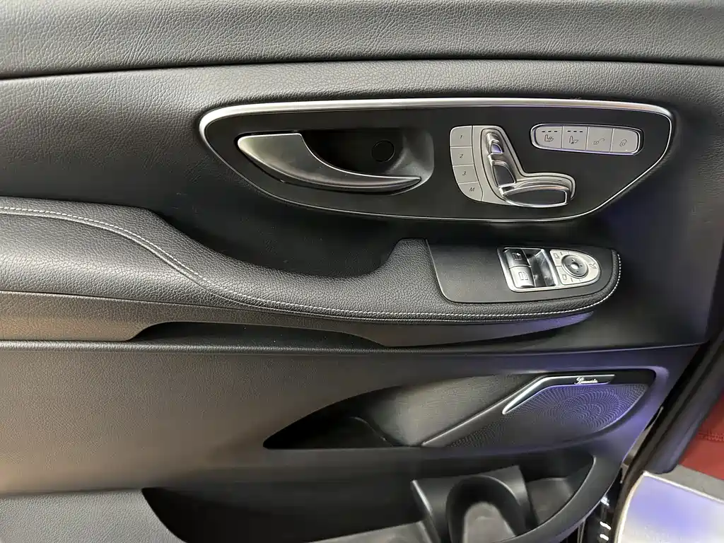 Mercedes-Benz V-Class 2020 — фото 21
