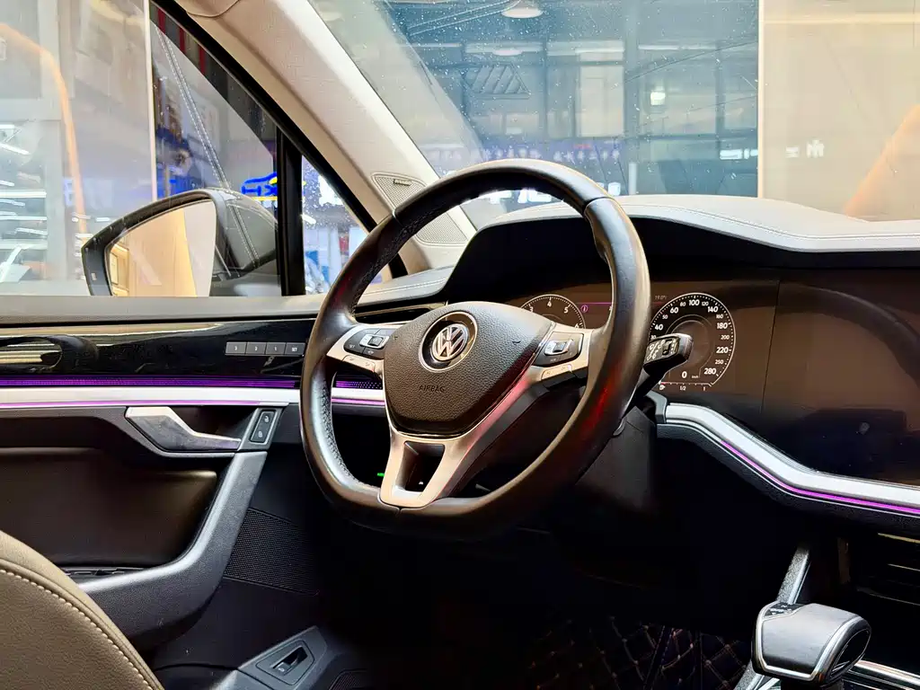 Volkswagen Touareg 2020 — фото 14