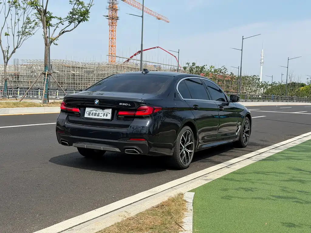 BMW 5 Series 2022 — фото 13