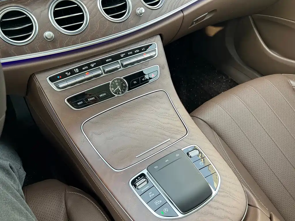 Mercedes-Benz E-Class 2020 — фото 12