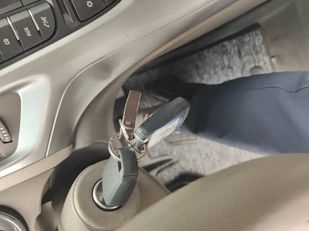 Buick Excelle 2015 — фото 17