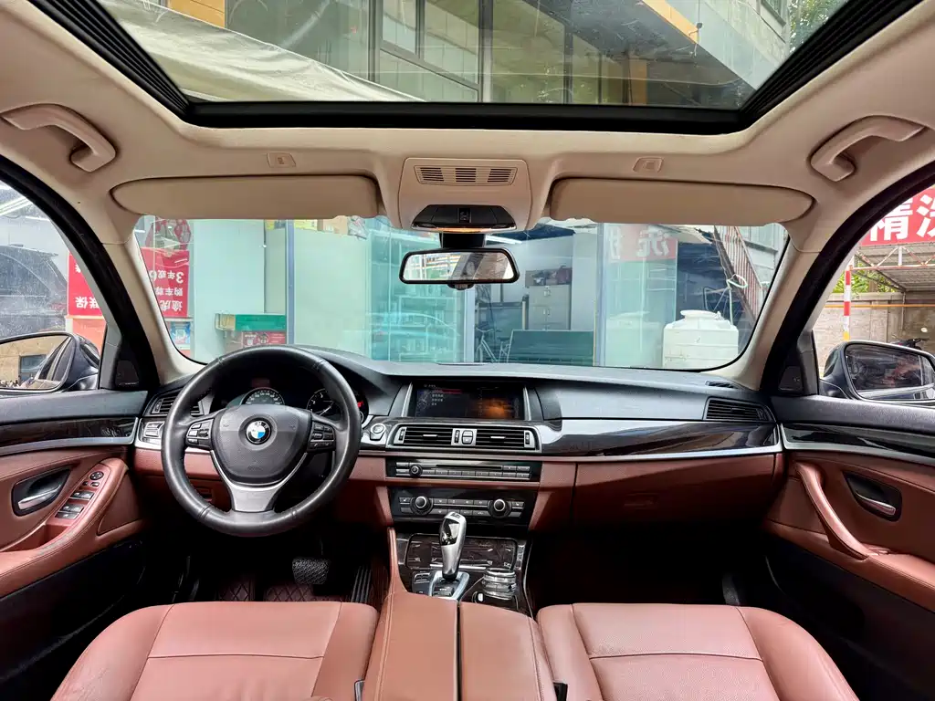 BMW 5 Series 2017 — фото 16
