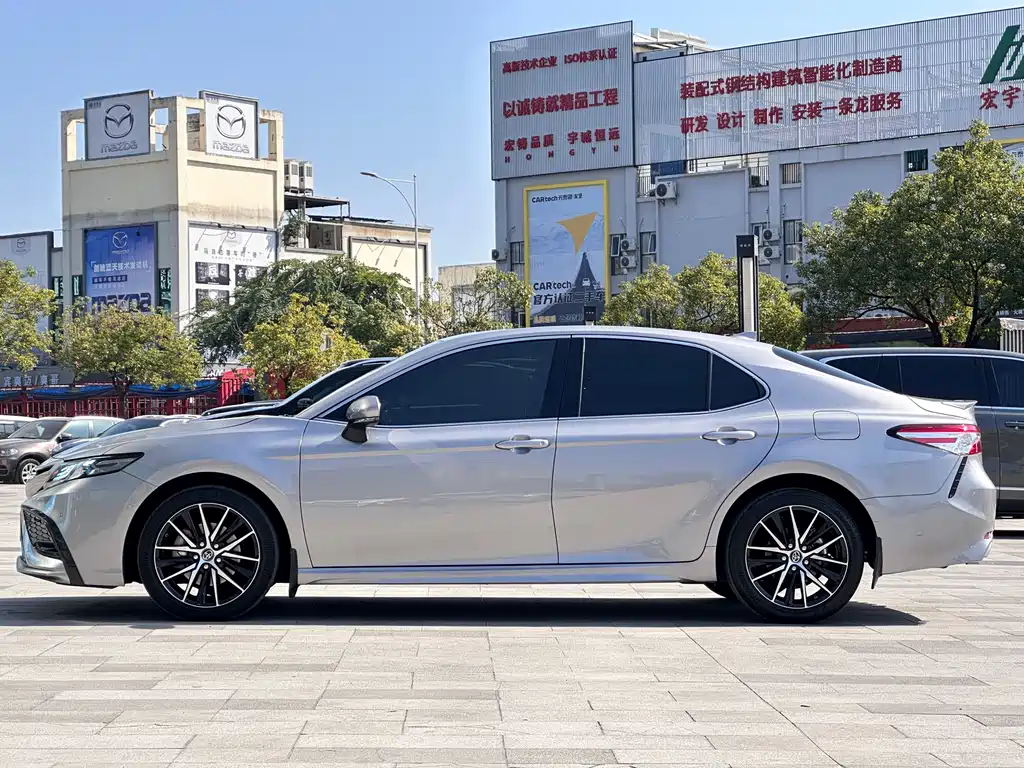 Toyota Camry 2022 — фото 6