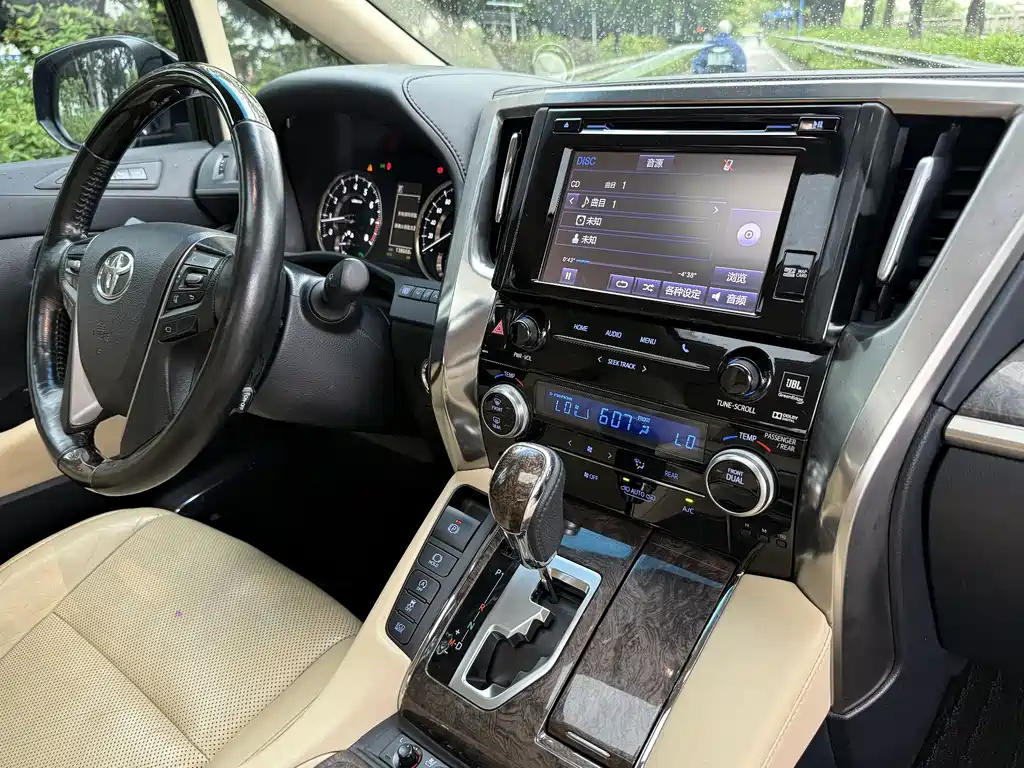 Toyota Alphard 2018 — фото 12