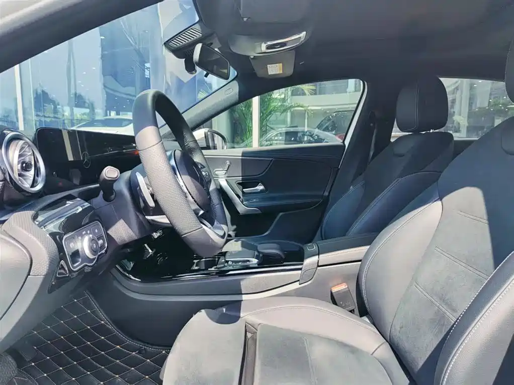 Mercedes-Benz A-Class 2023 — фото 10