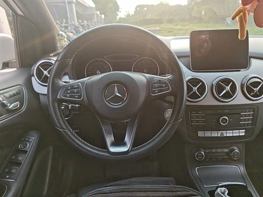 Mercedes-Benz B-Class 2017 — фото 11