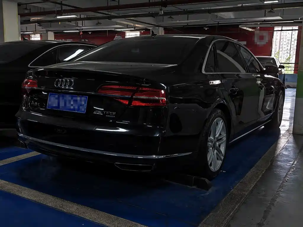 Audi A8 2016 — фото 18