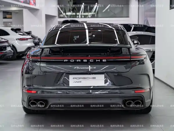 Porsche Panamera 2025