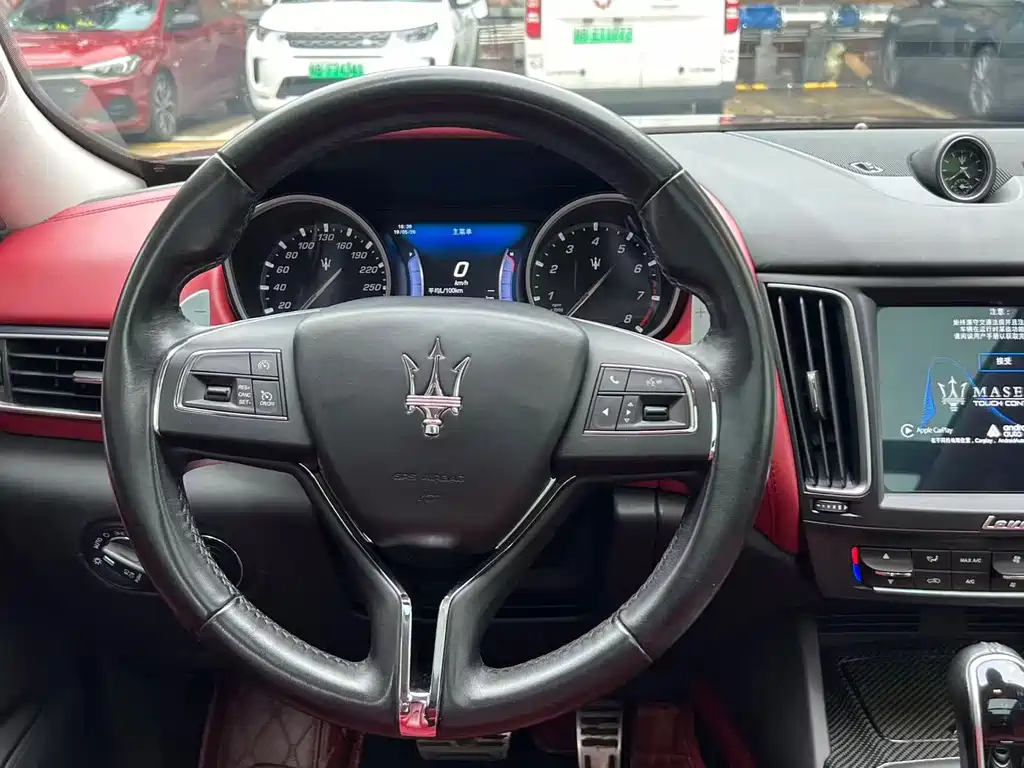 Maserati Levante 2016 — фото 14