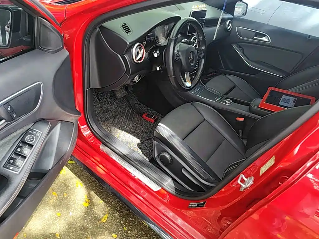 Mercedes-Benz A-Class 2016 — фото 16