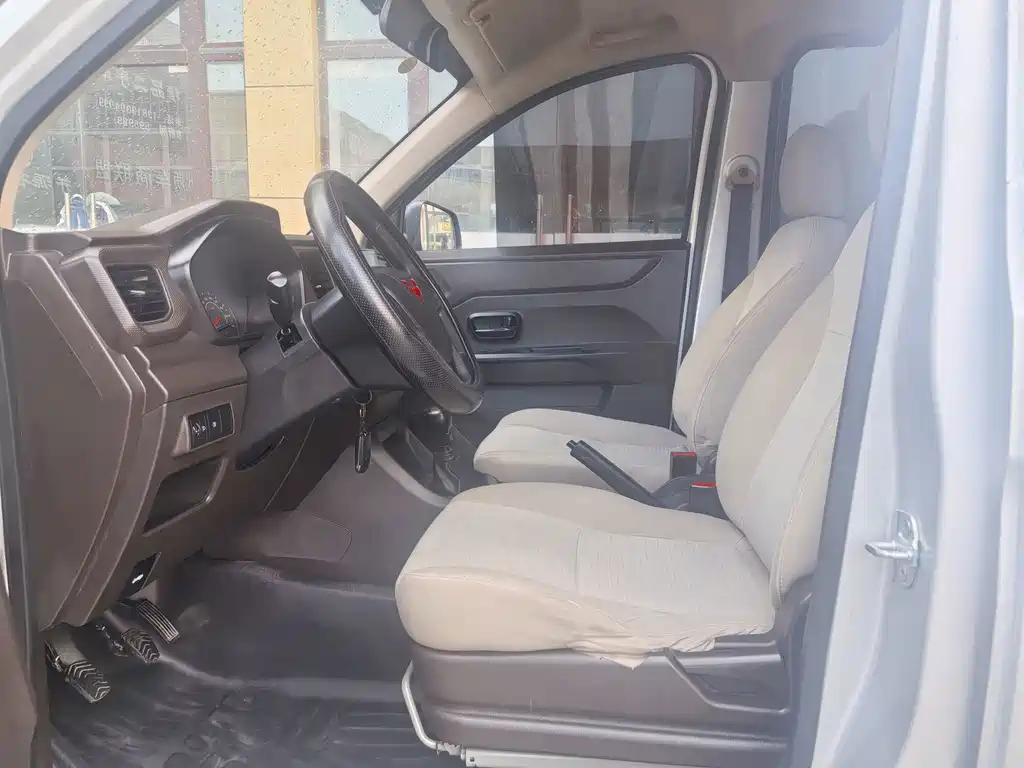 Wuling Hongguang V 2023