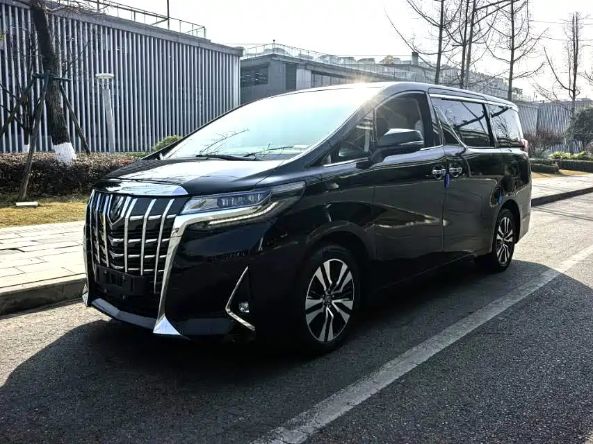 Toyota Alphard 2018 — фото 1