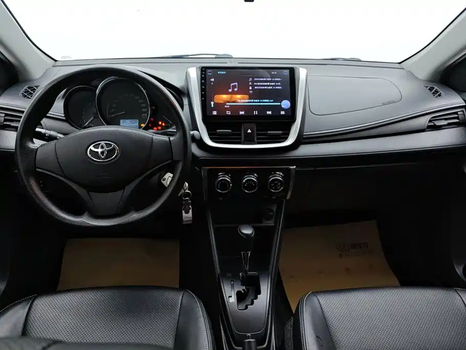 Toyota Yaris L 2021 — фото 12