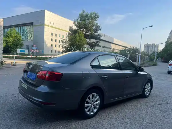 Volkswagen Sagitar 2012