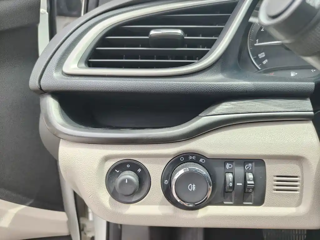 Buick Excelle 2017 — фото 15