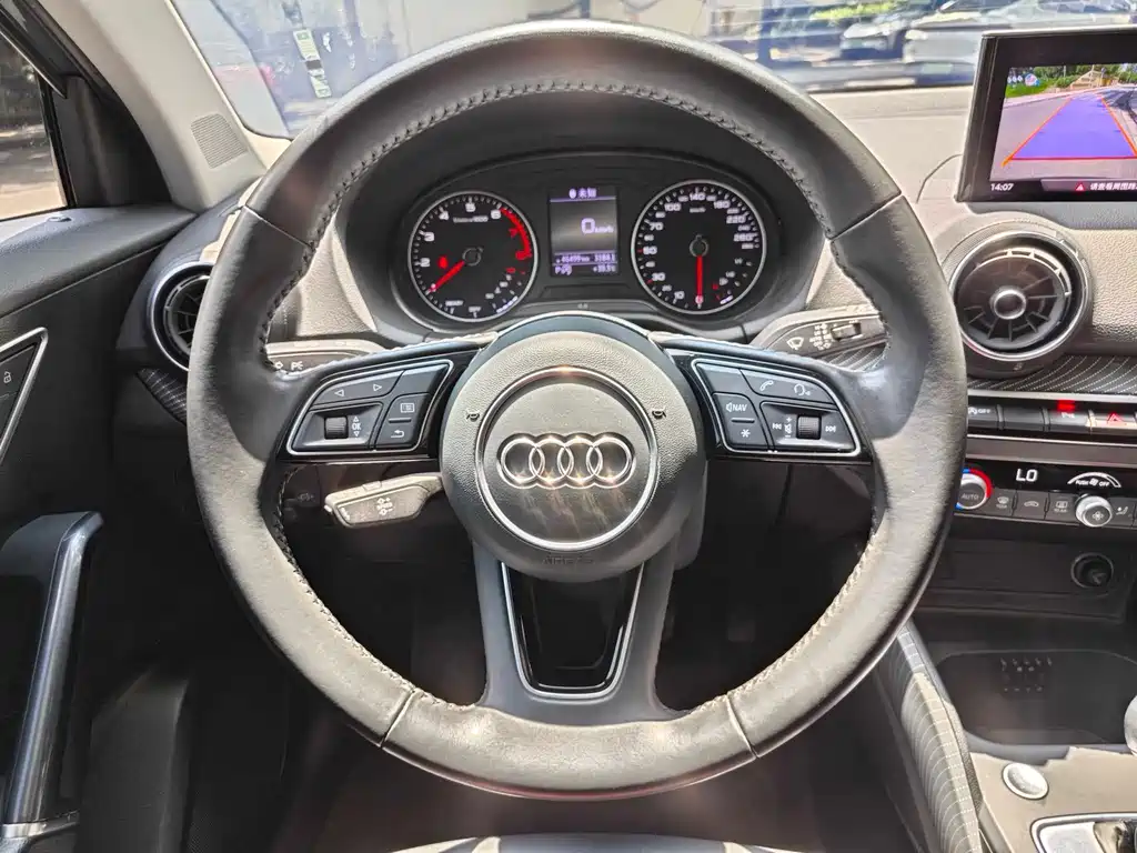 Audi Q2L 2021 — фото 15