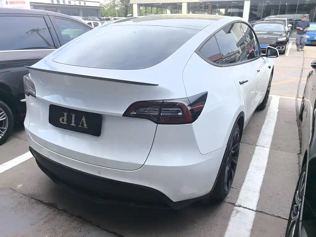 Tesla Model Y 2023 — фото 12