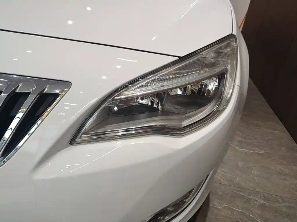 Buick Excelle 2015 — фото 24