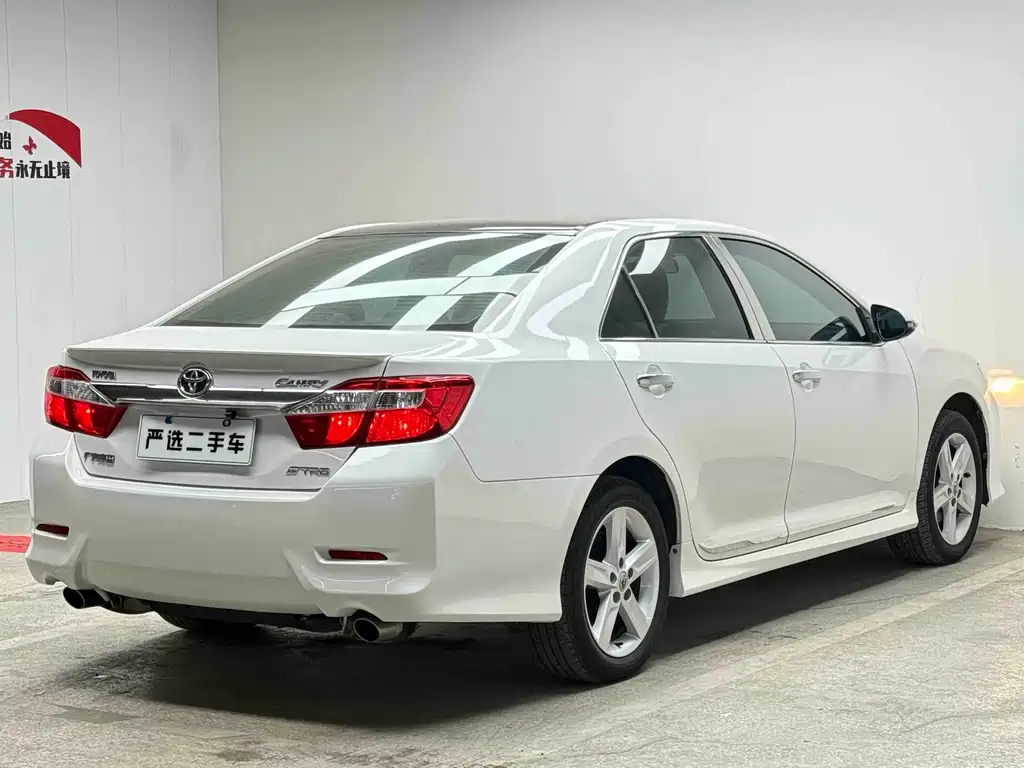 Toyota Camry 2014 — фото 13