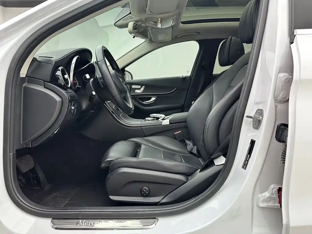 Mercedes-Benz C-Class 2018 — фото 16
