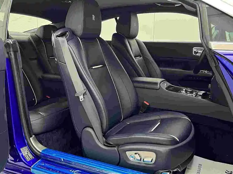 Rolls-Royce Phantom 2018 — фото 29