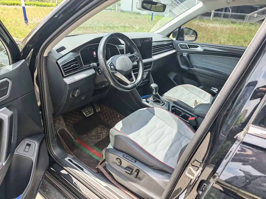 Volkswagen Tiguan L 2023 — фото 15