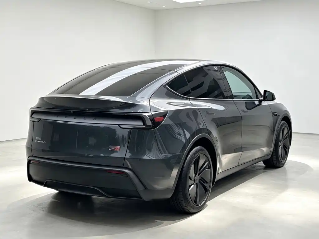 Tesla Model Y 2025 — фото 7